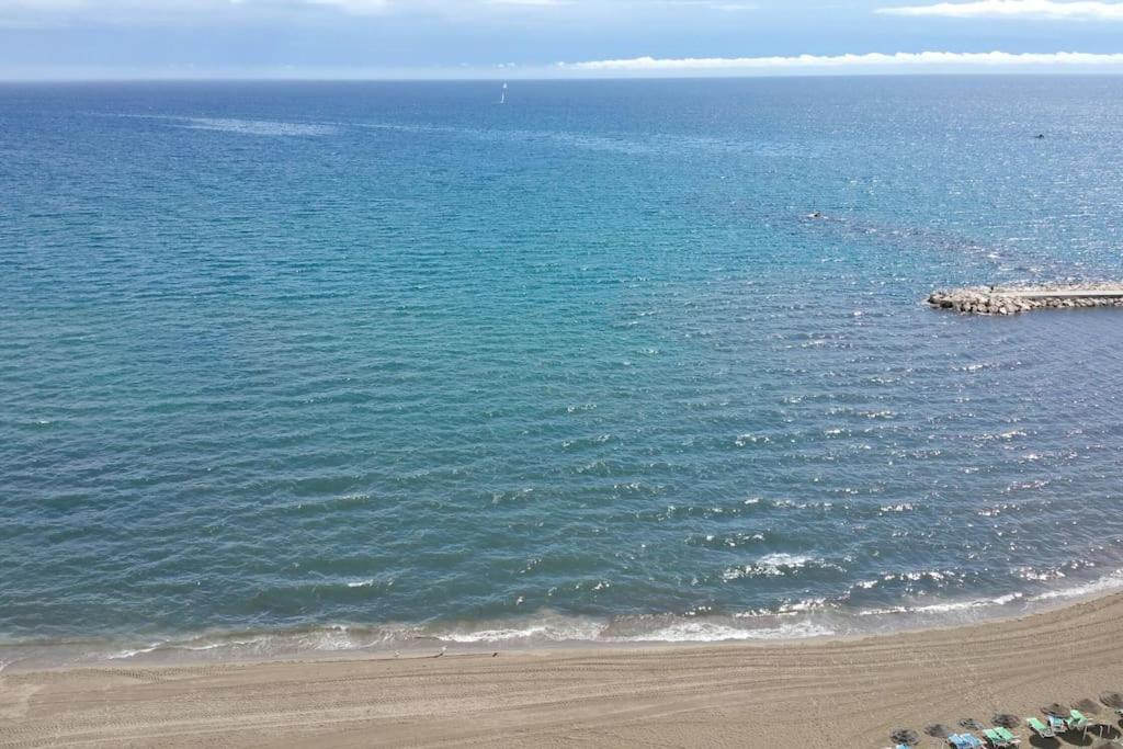 Seafront Apartment With Open-Air Heated Pool Fuengirola Ngoại thất bức ảnh